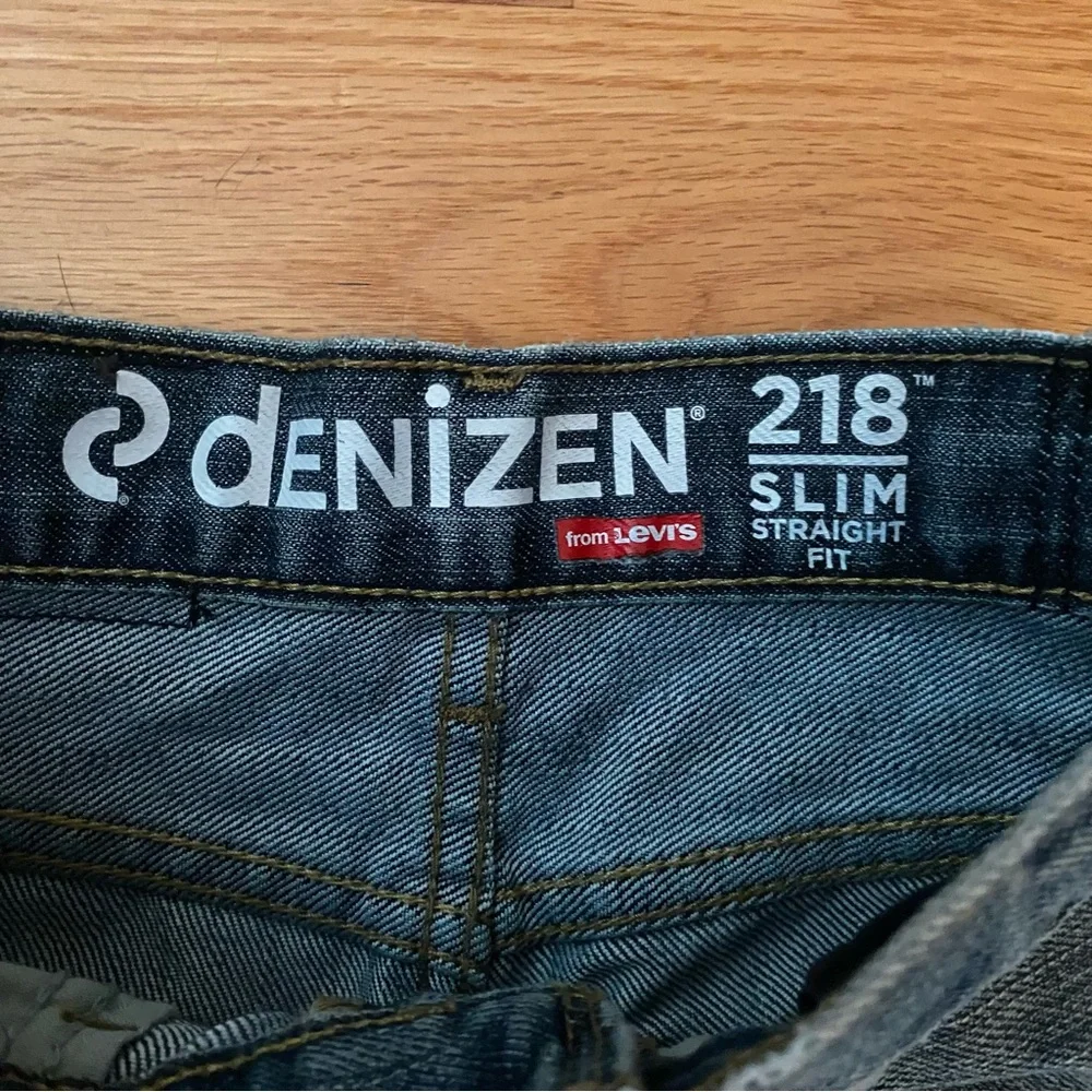 Denizen from Levi’s 218 Slim Straight Fit Jeans Size 7 Regular